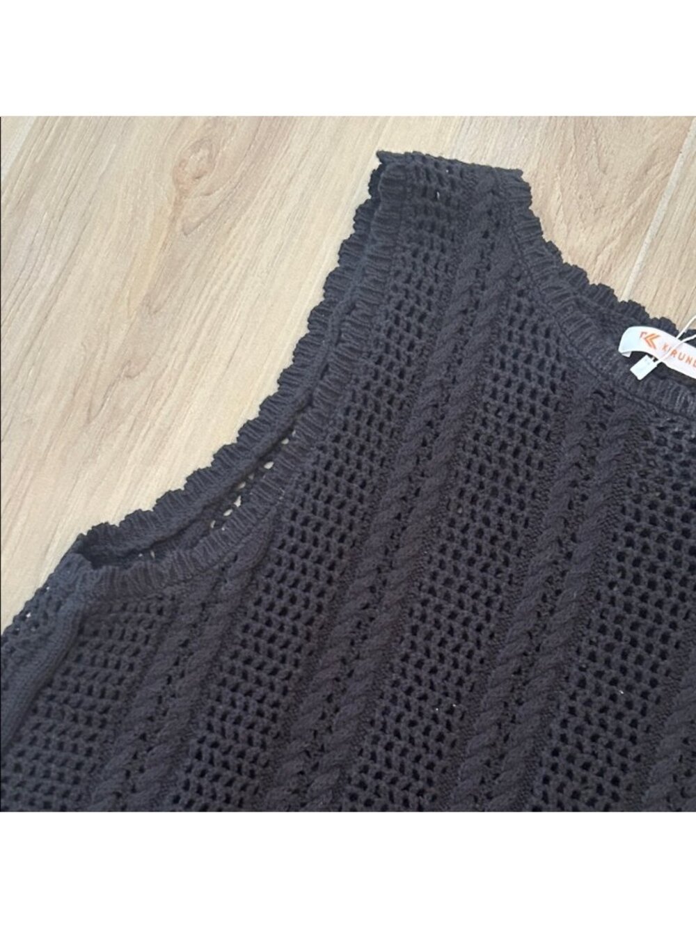 Tank Top in Black - Picture 4 of 5
